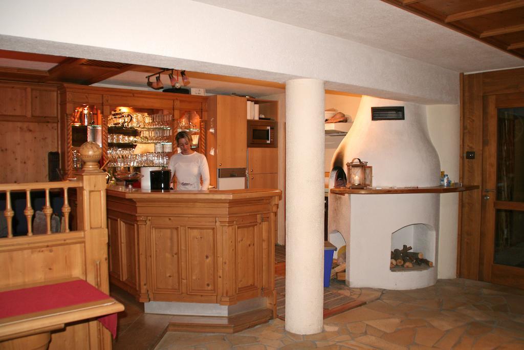 Gaestehaus Falkenblick Arzl im Pitztal Buitenkant foto
