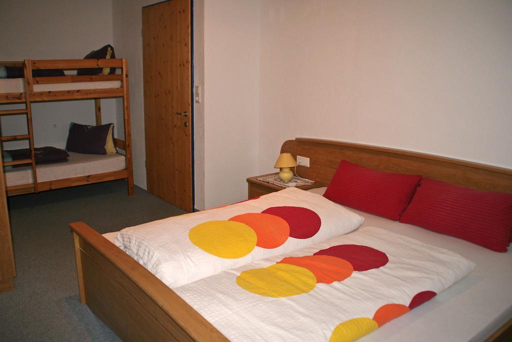 Gaestehaus Falkenblick Arzl im Pitztal Kamer foto