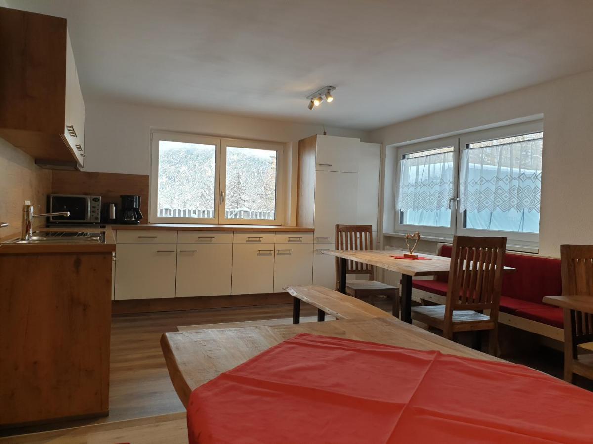 Gaestehaus Falkenblick Arzl im Pitztal Buitenkant foto
